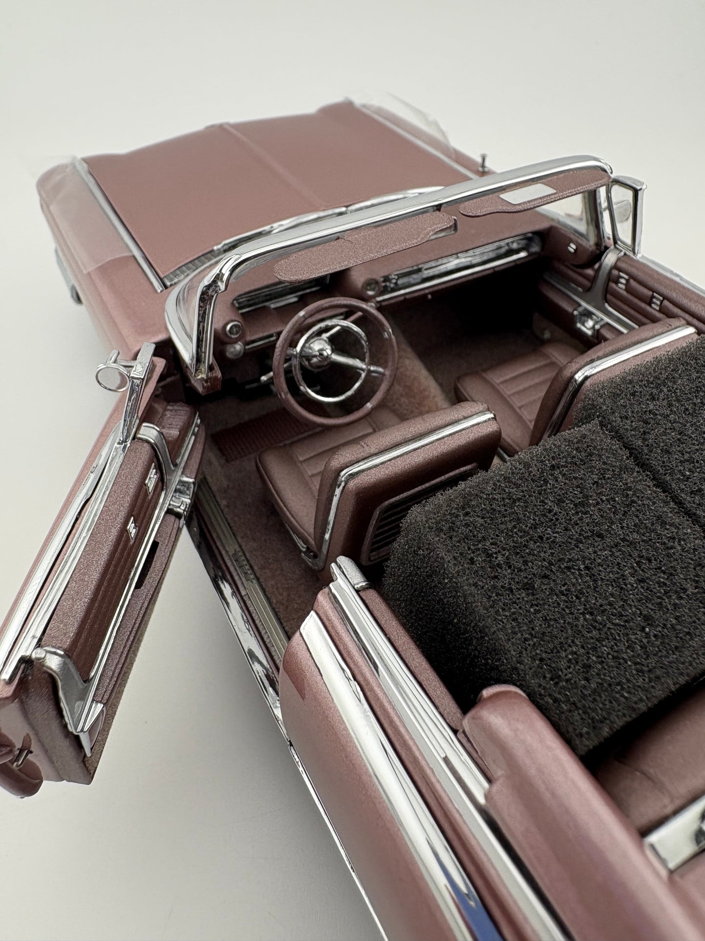 1959 Cadillac Eldorado Biarritz Convertible – 1:24 Diecast Model Car (Limited Edition)