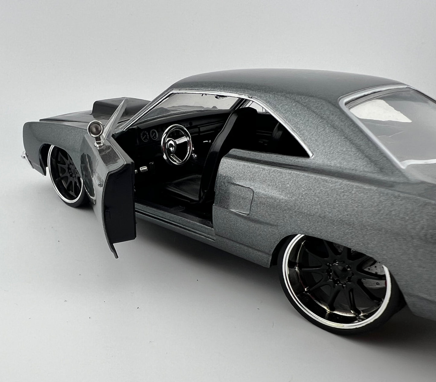 Fast & Furious Jada Dom's 1970 Plymouth Road Runner 1:24 Fishwheels