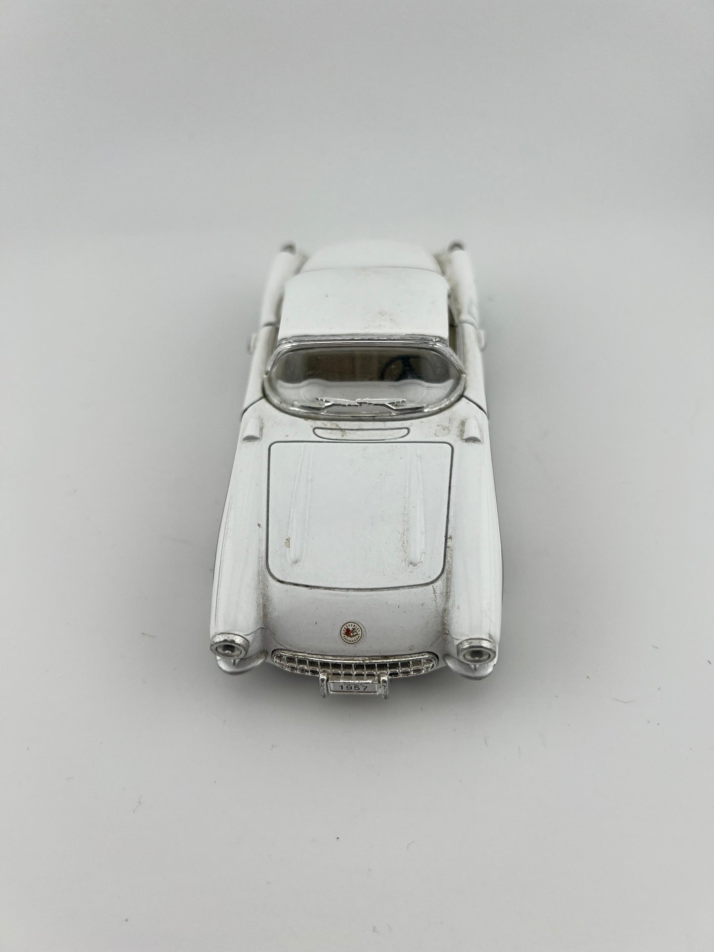 Kinsmart 1957 Chevrolet Corvette diecast 1:34 Fishwheels