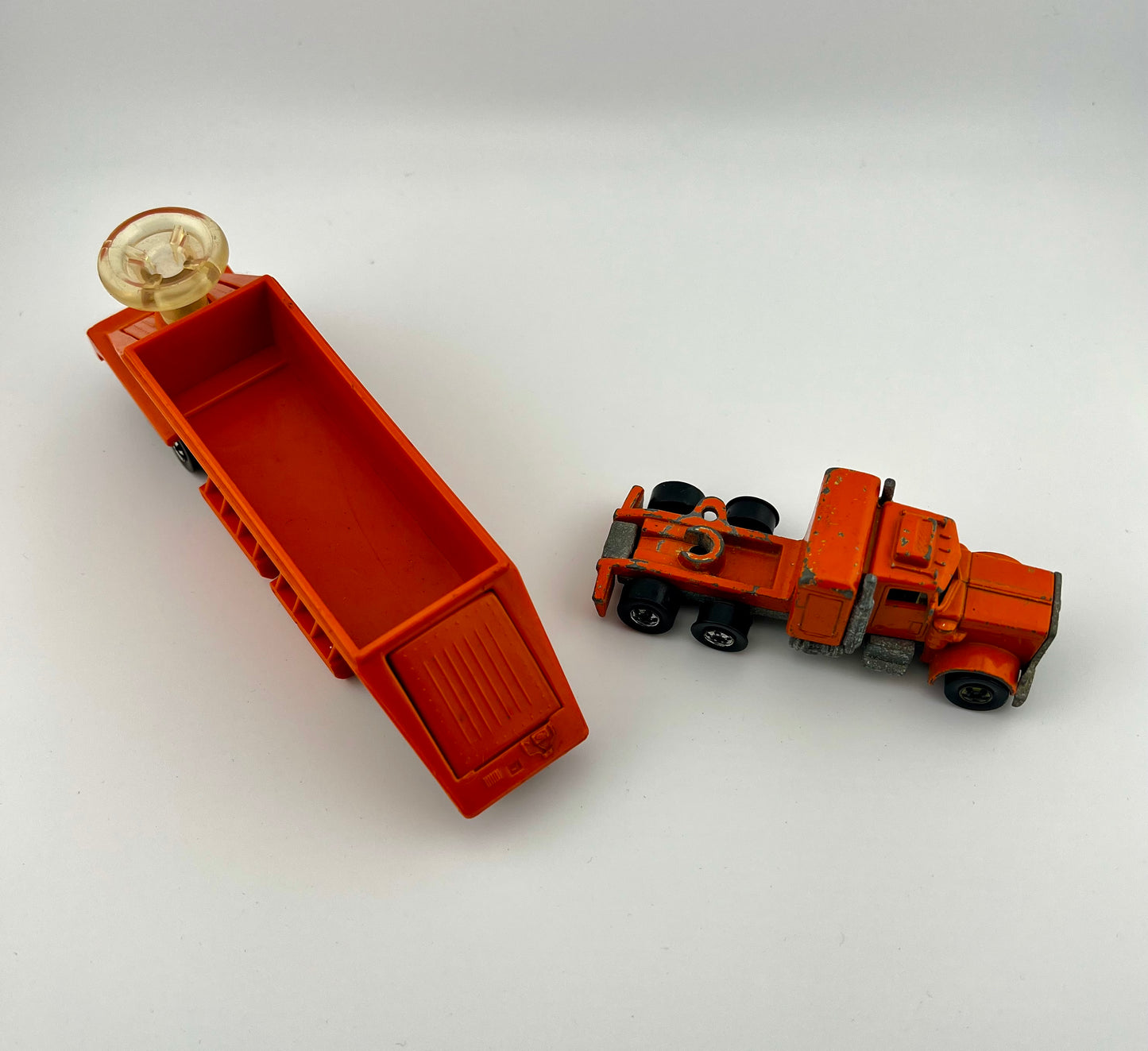 Vintage 1980 Hot Wheels Steering Rig Bob's Sand And Gravel Peterbilt Semi Truck 1:64 Scale Fishwheels