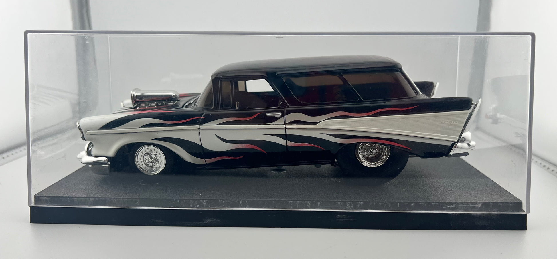 American Muscle 1-24 Ertl American Muscle Die Cast Metal 57 Chevy Nomad