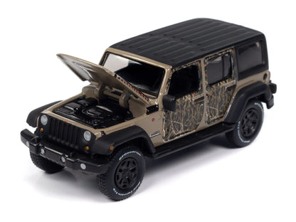Auto World BCC Premium 2018 Jeep Wrangler Rubicon Recon 1:64 Scale Fishwheels