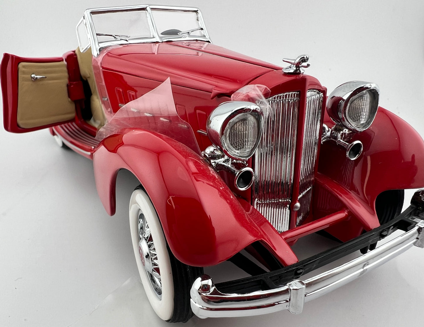 Danbury Mint 1934 Packard V-12 LeBaron Speedster – Red Fishwheels