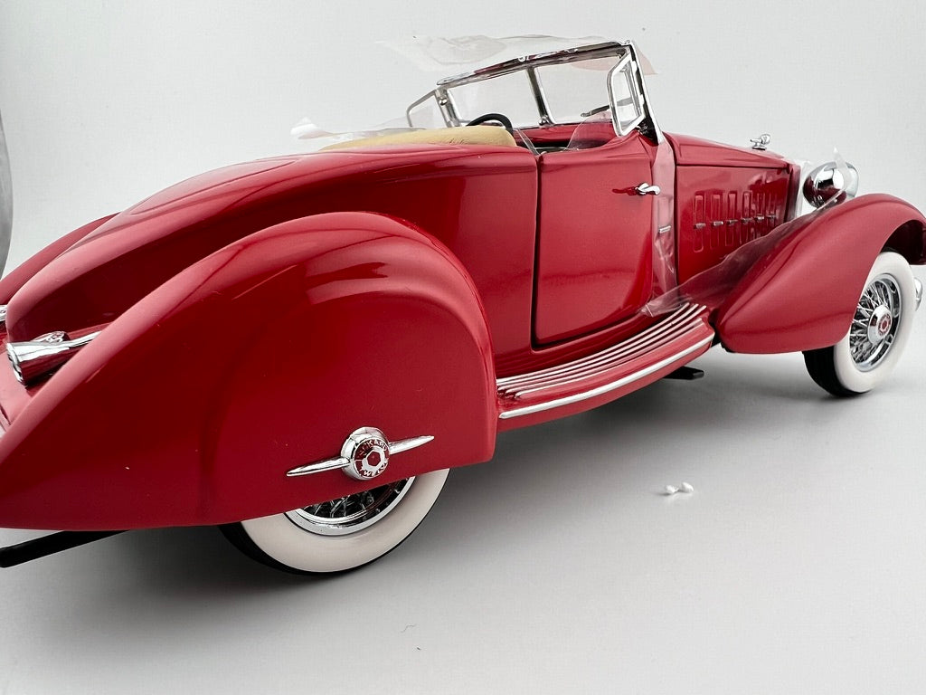 Danbury Mint 1934 Packard V-12 LeBaron Speedster – Red Fishwheels