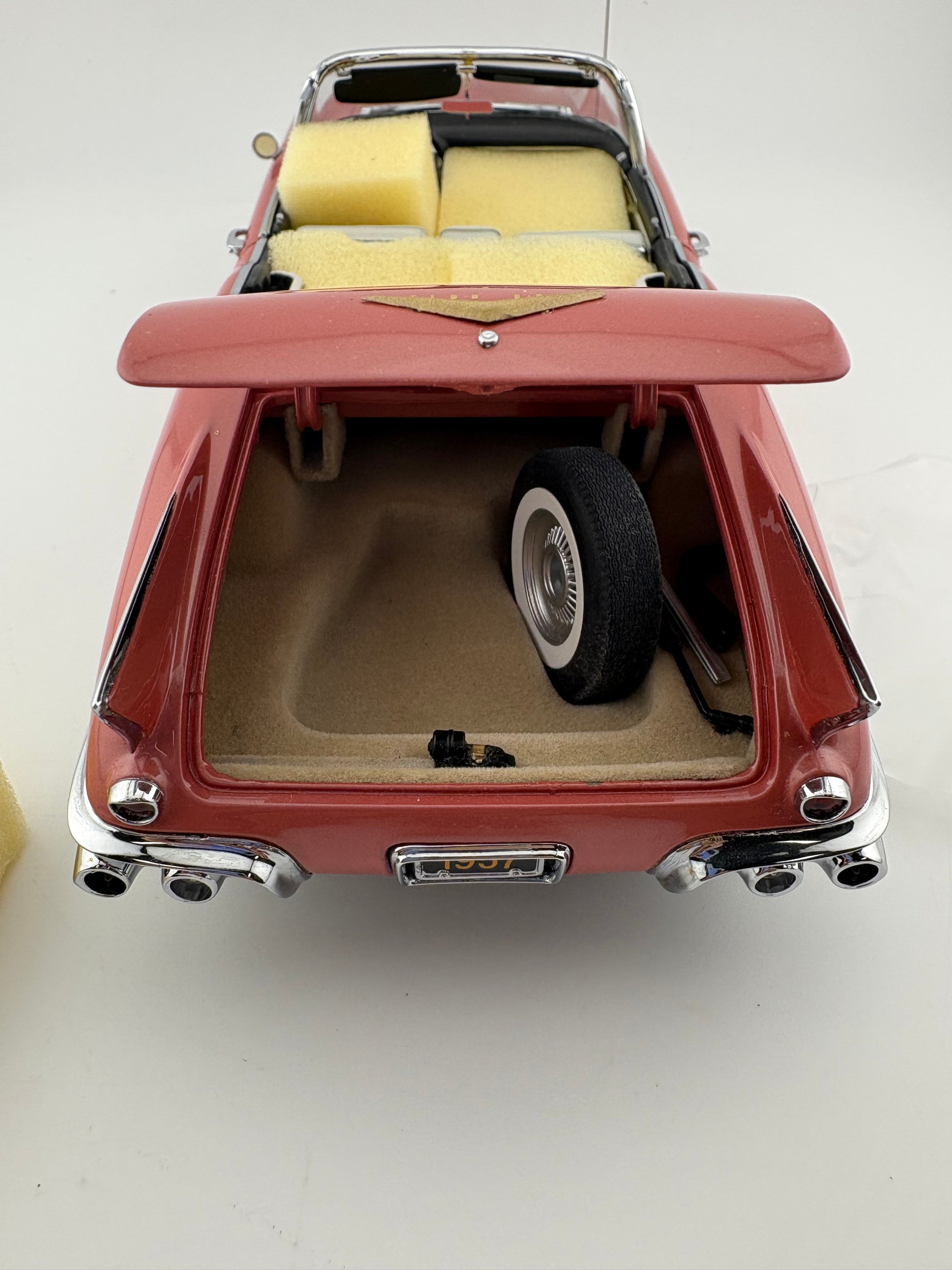 Danbury Mint 1957 Cadillac Eldorado Biarritz Convertible – 1:18 Diecast Model