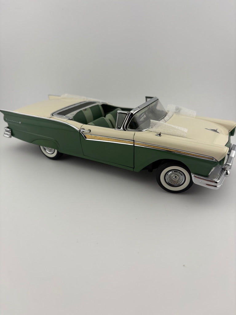 Danbury Mint 1957 Ford Fairlane 500 Skyline Convertible Fishwheels