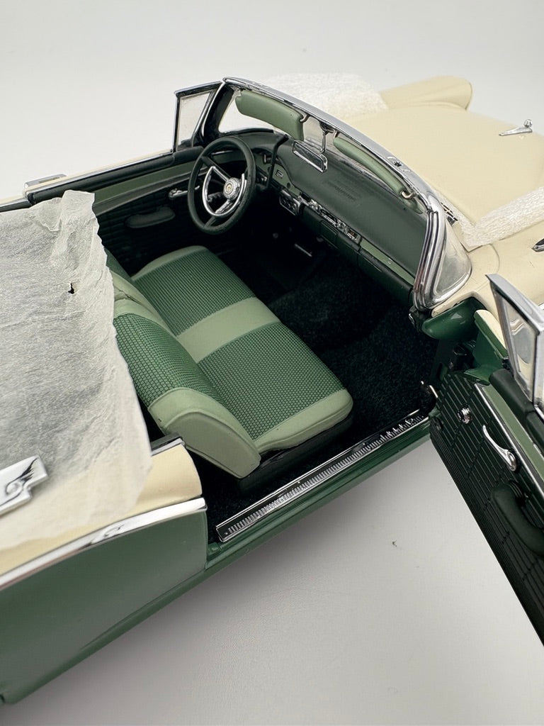 Danbury Mint 1957 Ford Fairlane 500 Skyline Convertible Fishwheels