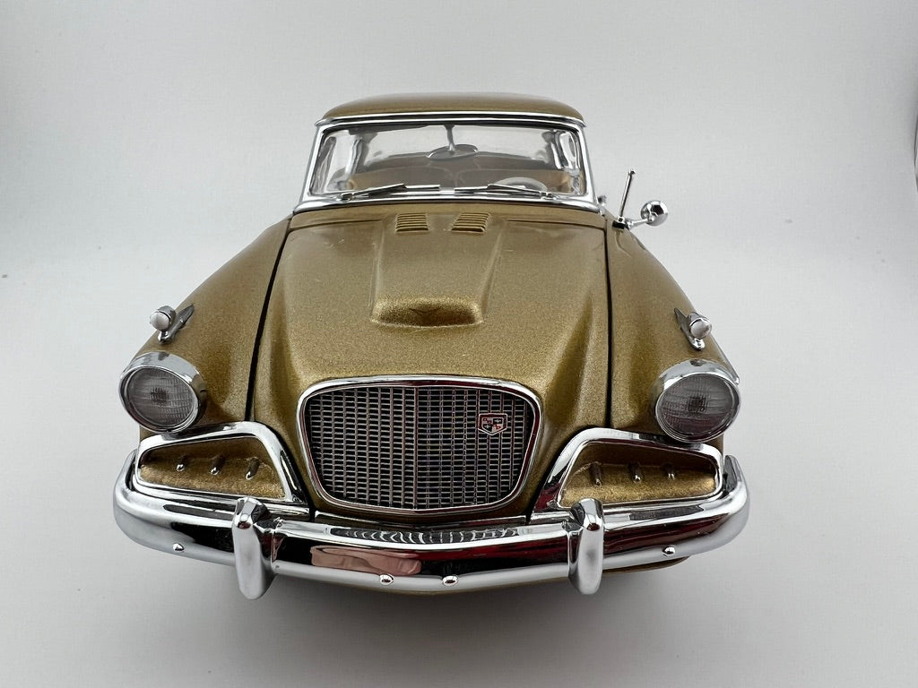 Danbury Mint 1957 Studebaker Golden Hawk – Tiara Gold/Arctic White Fishwheels