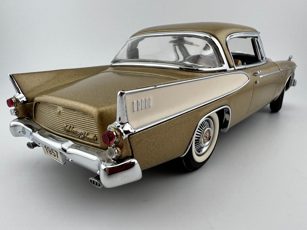 Danbury Mint 1957 Studebaker Golden Hawk – Tiara Gold/Arctic White Fishwheels