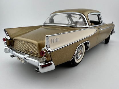 Danbury Mint 1957 Studebaker Golden Hawk – Tiara Gold/Arctic White Fishwheels