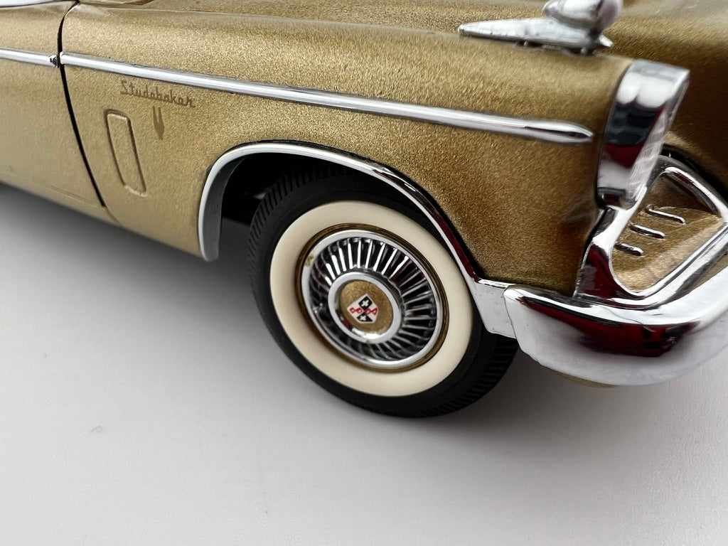 Danbury Mint 1957 Studebaker Golden Hawk – Tiara Gold/Arctic White Fishwheels