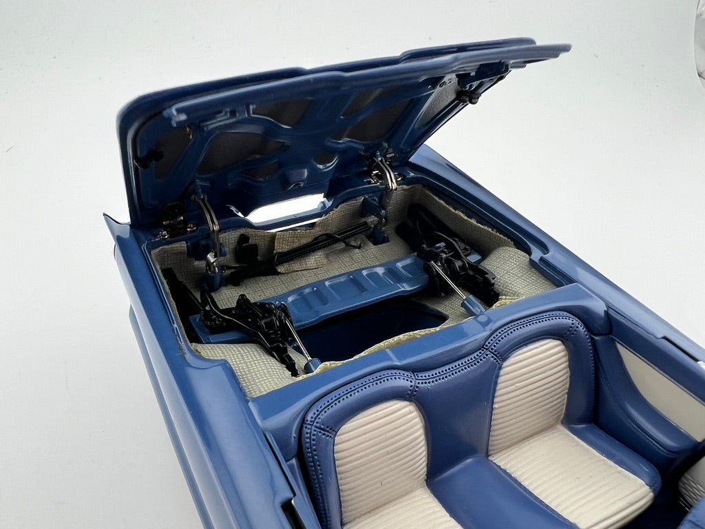 Danbury Mint 1958 Ford Thunderbird Convertible – Monarch Blue Fishwheels