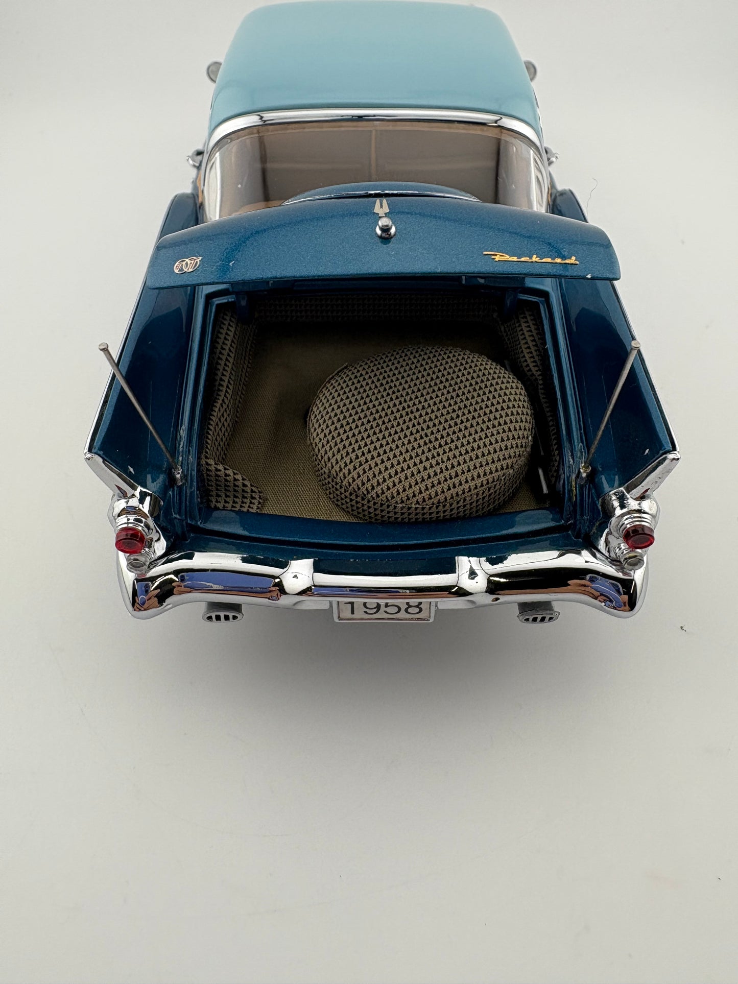 Danbury Mint 1958 Packard Hawk – 1:24 Diecast Model Car