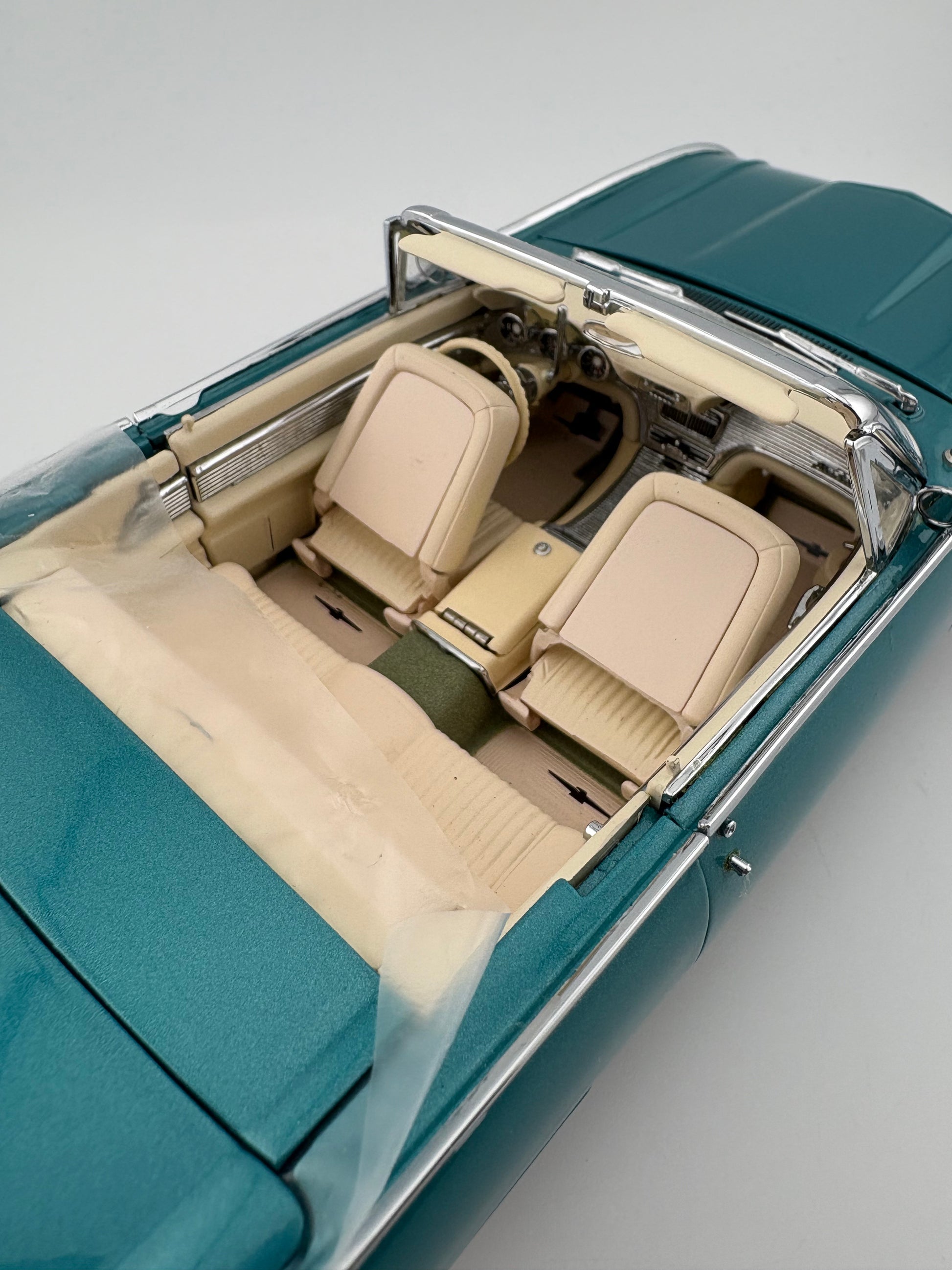 Danbury Mint 1961 Ford Thunderbird Convertible Fishwheels