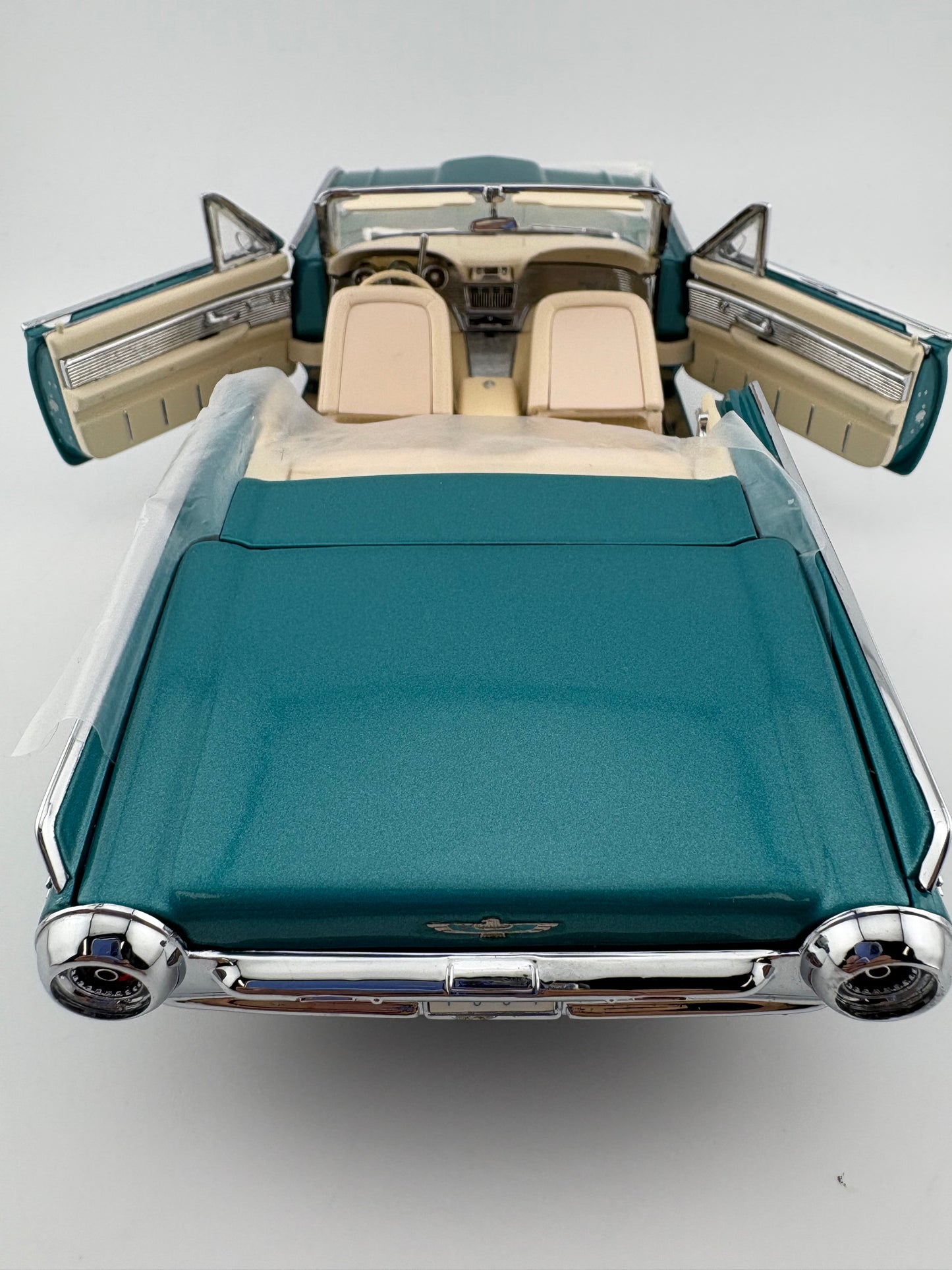 Danbury Mint 1961 Ford Thunderbird Convertible Fishwheels