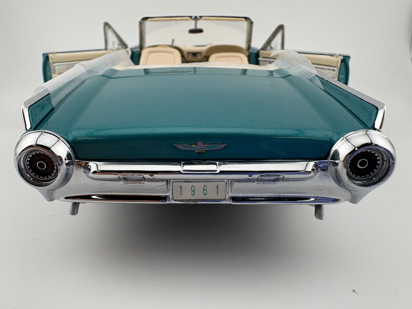 Danbury Mint 1961 Ford Thunderbird Convertible Fishwheels