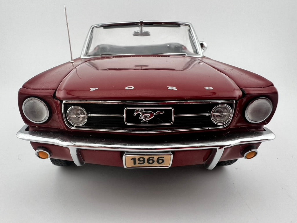 Danbury Mint 1966 Ford Mustang GT Convertible Diecast Model Fishwheels