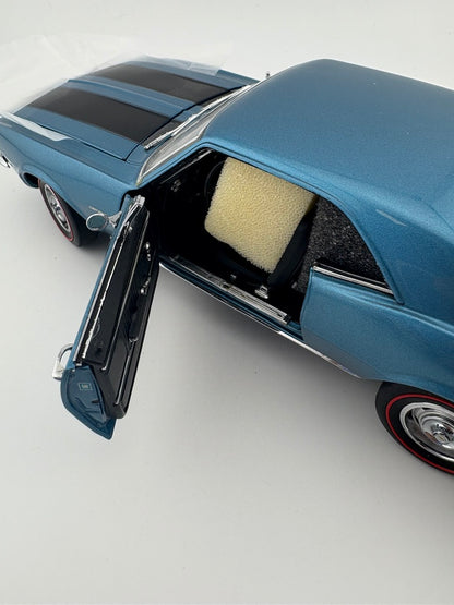 Danbury Mint 1967 Chevy Camaro Z/28 Sport Coupe Fishwheels