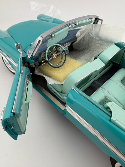 Danbury Mint Limited Edition 1957 Chrysler New Yorker Convertible 1:24 Fishwheels