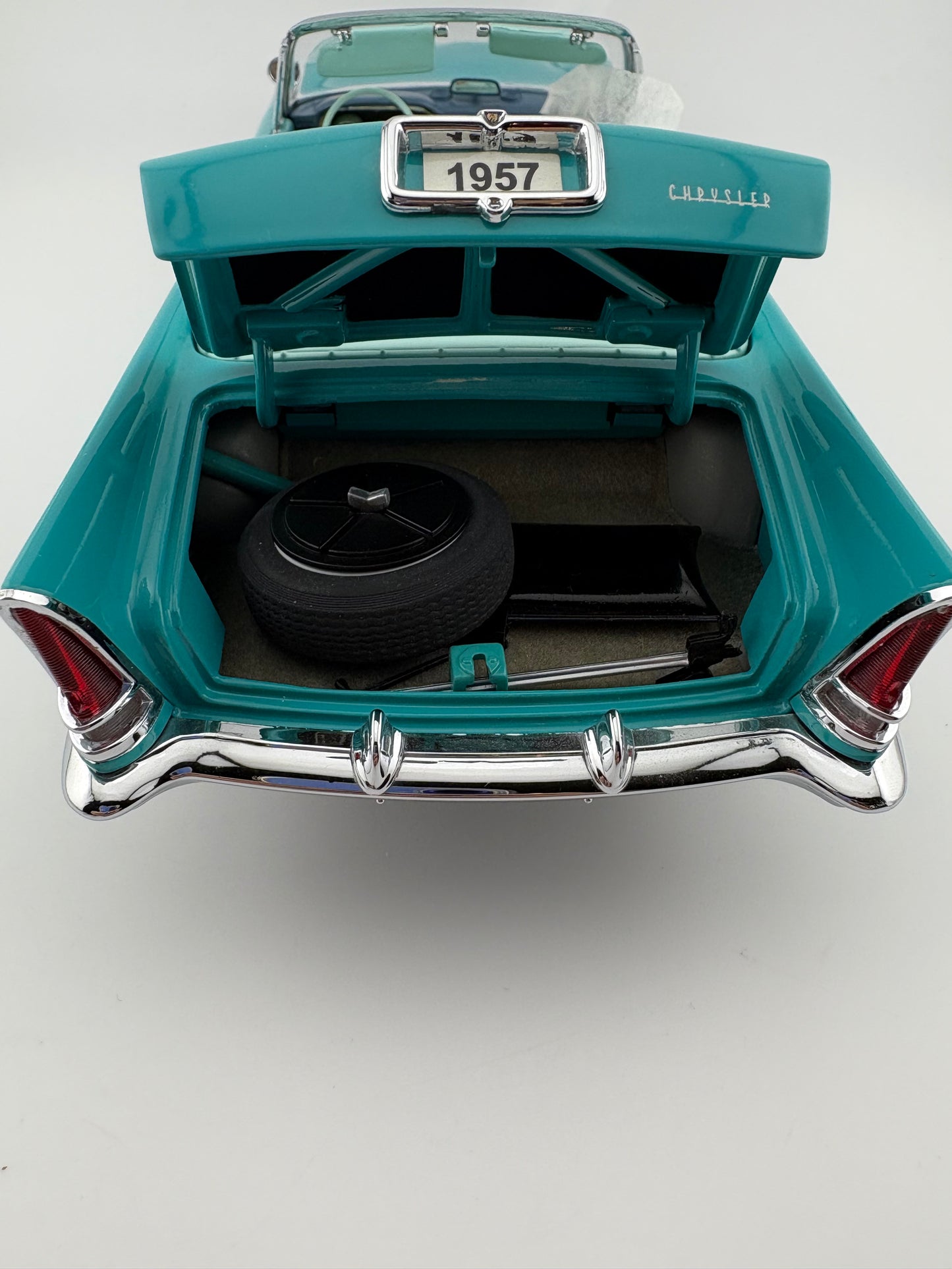 Danbury Mint Limited Edition 1957 Chrysler New Yorker Convertible 1:24 Fishwheels