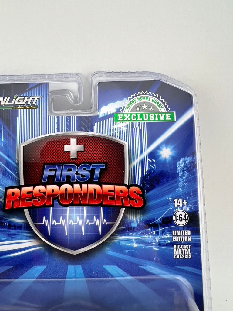 Greenlight 1991 GMC Suburban NYC EMS (First Responders Exclusive) Fishwheels