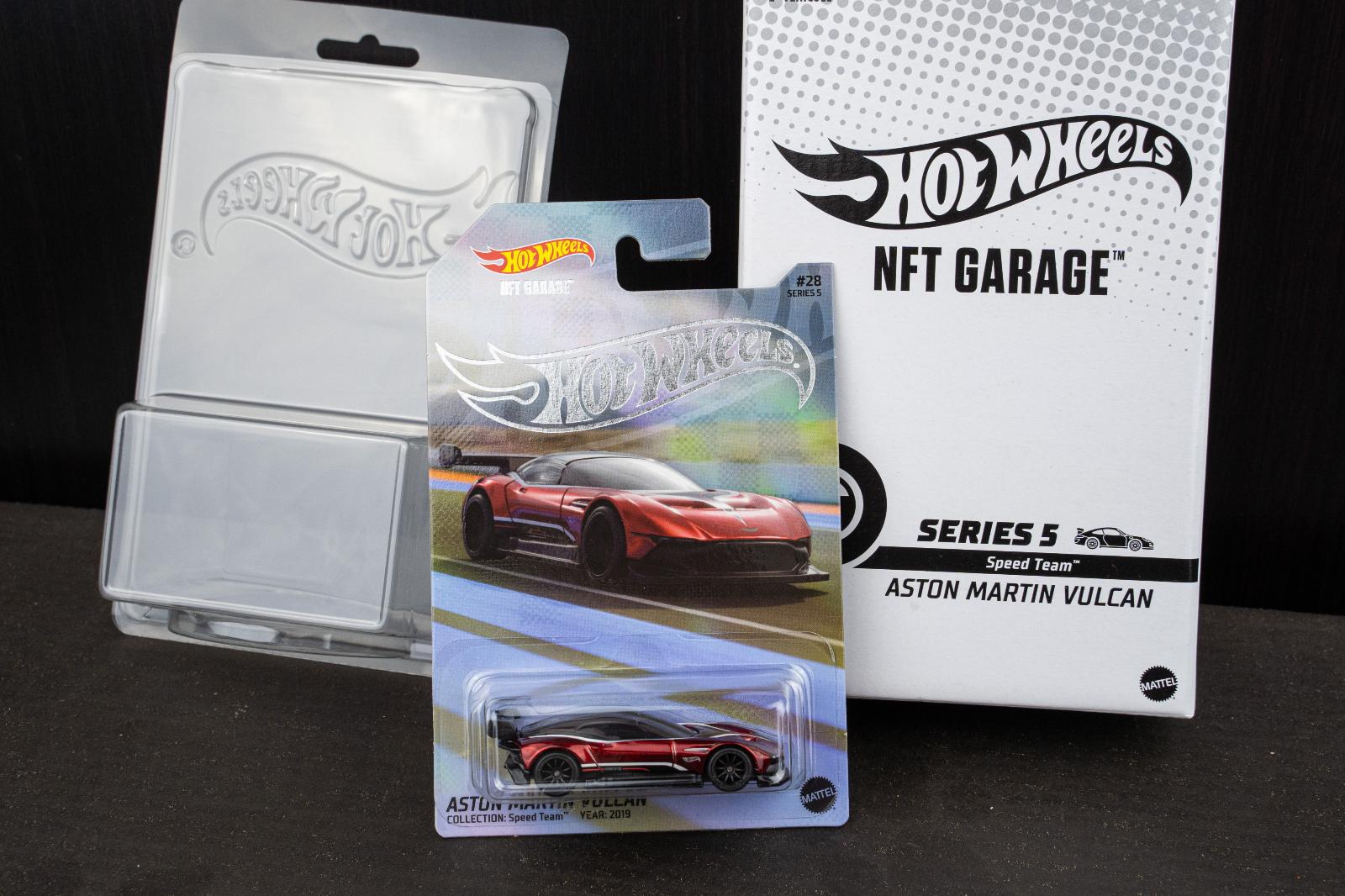 ホットウィール NFTガレージ Aston Martin Vulcan s-l1200-3_grande.jpg?v=1705042865