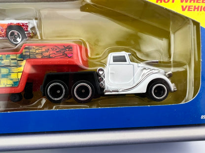 Hot Wheels Pavement Pounders – Hauler with Exclusive Car Fishwheels
