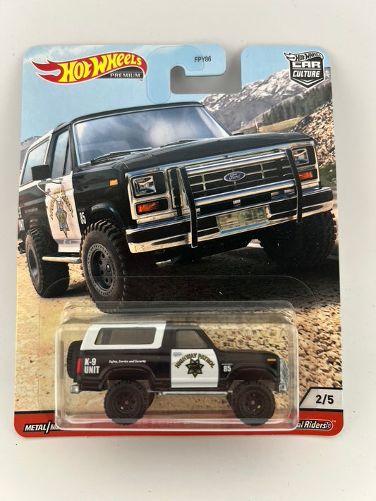 Hot Wheels Premium '85 Ford Bronco – Highway Patrol (Car Culture: Wild Terrain) Fishwheels