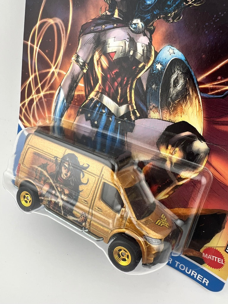 Hot Wheels Premium Mercedes-Benz Sprinter Tourer – Wonder Woman Fishwheels