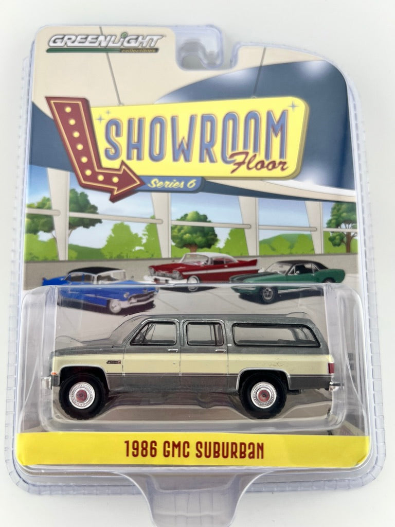 (RAW CHASE) GreenLight 1986 GMC Suburban – Showroom Floor Series 6 Fishwheels