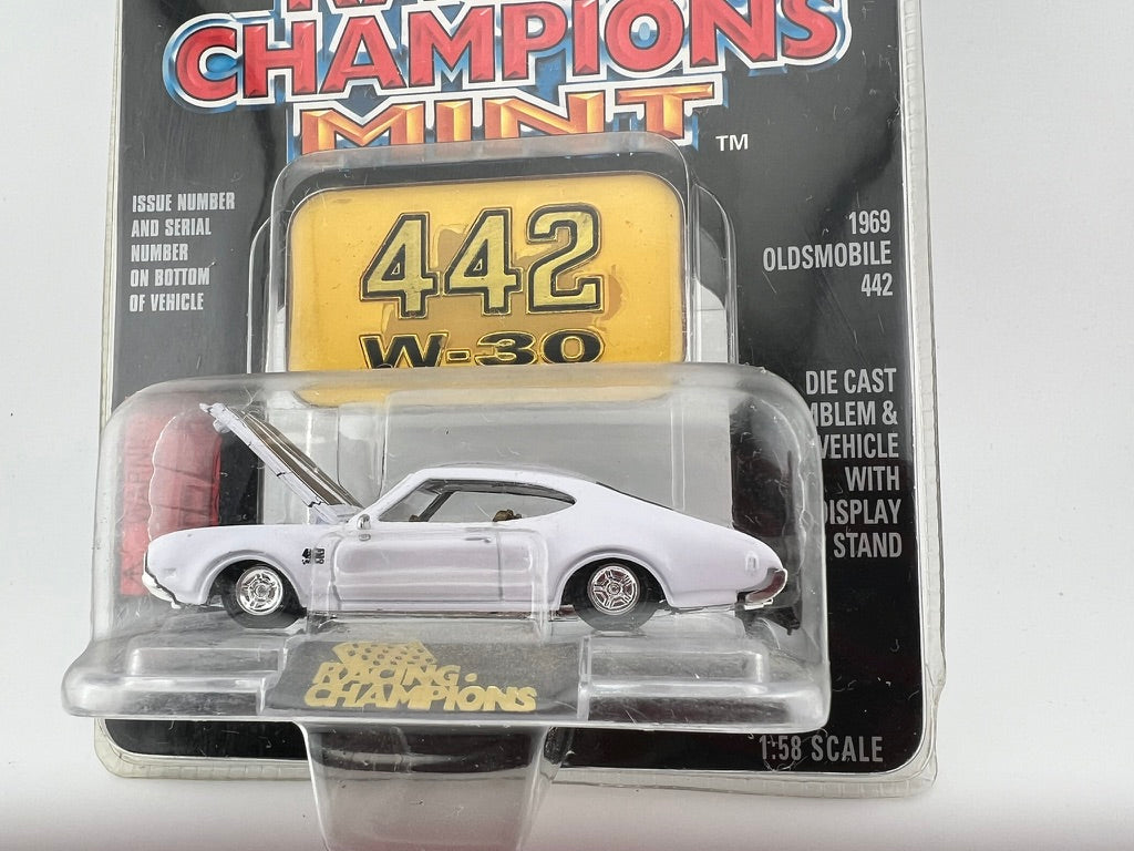 Racing Champions Mint – 1969 Oldsmobile 442 W-30 Fishwheels