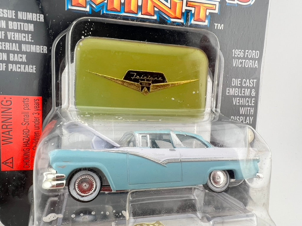 Racing Champions Mint – Issue #48: 1956 Ford Victoria Fishwheels