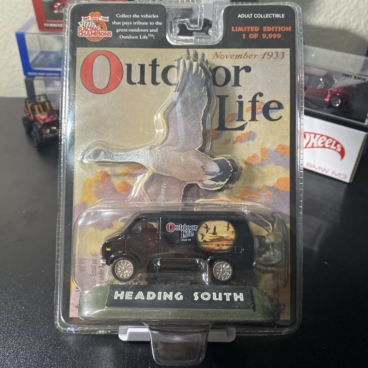 1999 Racing Champions Outdoor Life Heading South Chevy Van AA 1:64 Scale